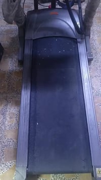 مصطبة تشتغل اسفل ومعدة   س ٣٥ وجهاز جري نضيف مستعمل مابي اي عطل عدد ال...