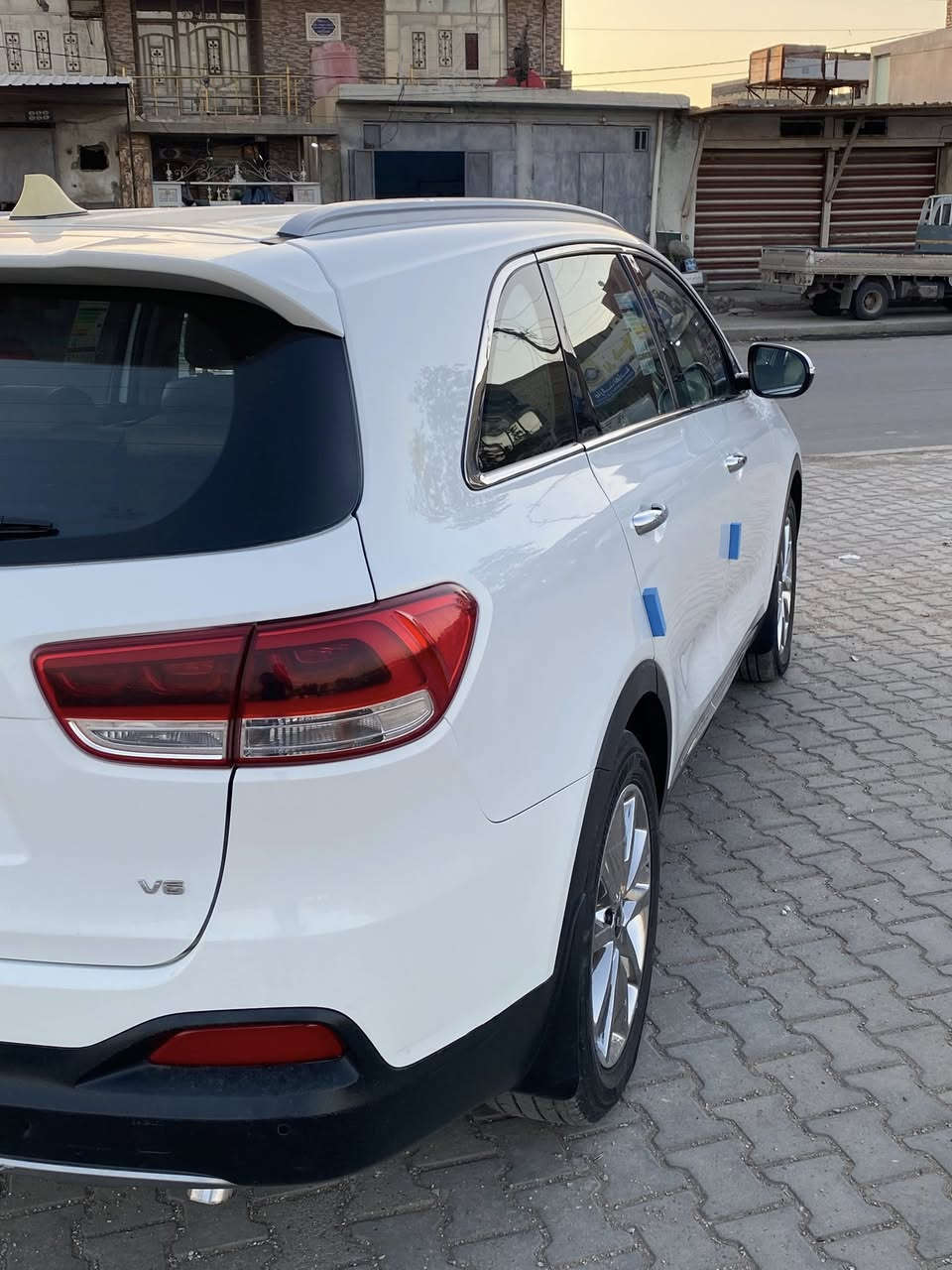 ياالله 
سلام عليكم 
سورنتو 2018 بغداد خليجي كلشي موضح بالسونار موجود بالمنشور
سعرها             220 وبيه مجال للشراي خير من الله 
للستفسار اكثر اتصل.     ***********
                                    ***********
مواصفاتها معروفه 
بصمه تشغيل وبصمه ابواب 
6 سلندر بدون رواجز على الشركه برغي ما مفتوح بيه 
7راكب 
3قطع تبريد 
زراك لايت 
مري شفط 
كراسي 2 كهرباء
كراسي جلد 
ماشيه 151 حقيقي 
صدر خلفي امامي تخم تاير 
سياره جديده تطلع بيه جديده 
مكان السياره بغداد المحموديه
