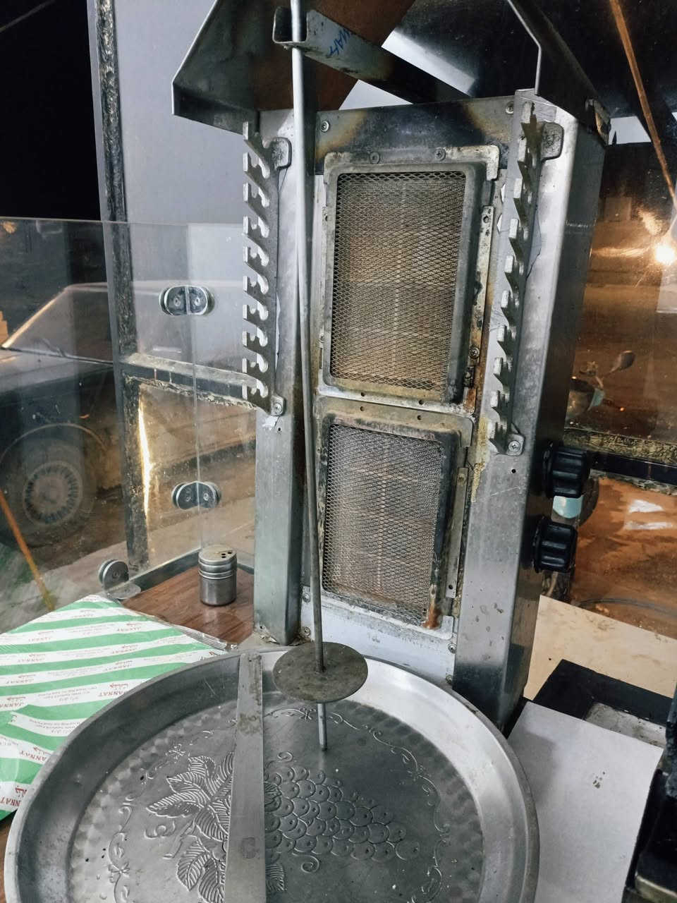 شواية كص عيون ثنين ترهم سفرات ترهم مال محل من 40 كيلو فما دون تاخذ
سعرها 50 الف هي والسجين والصينية 
***********
تكريت
