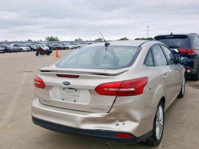 فورد فوكس للبيع *********** رقم بغداد مستعحل على بيعها  صوره ضررها موجوده
