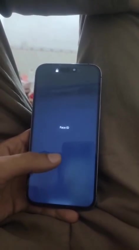 سلام عليكم 14 برو ماكس ممفتوح وتر 256 بطاريه 86 قافل ايكواد ابيع او مراوس خاص وتدلل ***********
