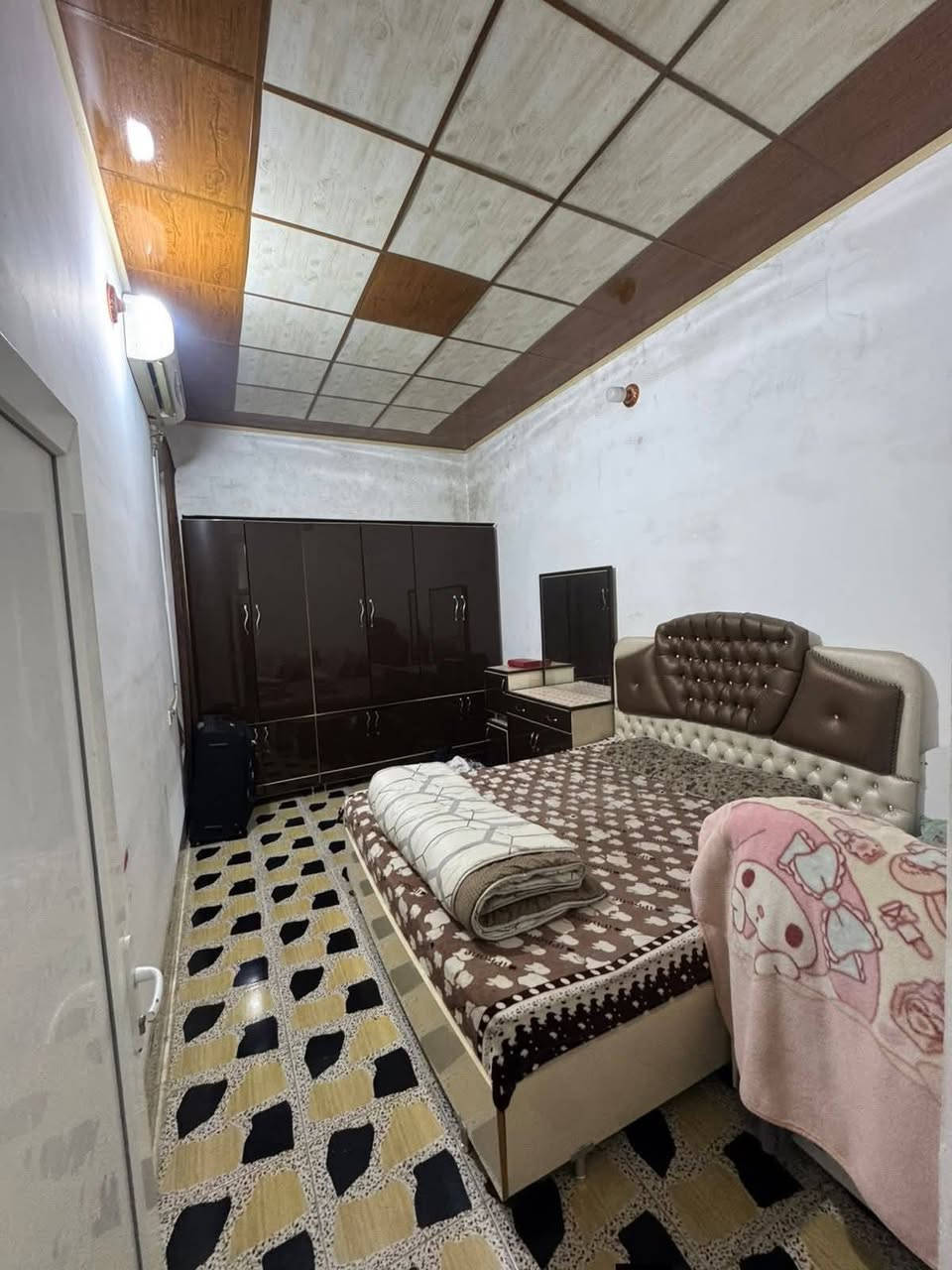 سلام عليكم      نــــــــرخی خوار هـــــمـــــو بــــــــازاڕ

نرخي ته نها185$گلاو معامله
 
#خانووی_جوان به رده م چؤل  بۆ فرۆشتن ⛪💒
ناونیشان 📍کەلار _قه زاي ڕزگاری (سموود) 

🔴 گەڕەکی سه نگاويكان نزیک  ماركيتي ئارؤه🌆🌃  
🔴ڕووبەری6 بە 20 =120 مەترە 📏📐
🔴تاپؤي يه ك ناوه🖼️
🔴 شوێنێکی زۆۆر خۆش و دڵگیری هەیە. 
🔴 کامل ژوورەکانی 1.20 کاشییە
🔴رووي خانوكه له خؤري به يانيه  🛍
🔴خانووكه پاكو جوانه🎁

🔴 ژوورەکانی ئەم خانووە پێکهاتووە لە ⬇️

🔵 میوان 🪑🚪
⚪ مساعد مطبخ 🍽️🫖
🔵هۆڵێک 🖼️
⚪دوو ژوري نوستن 🛋️🛏️
🔵ڕۆشنایی 🪟
⚪ مشتەمەلات 🛁🚿

بؤه زانيني نرخي ئه م خانوانه خاليك له كوميند دانه

بؤ زانيارى زياتر پةيوندى بكةن بة يةكيك لةم ژمارانةى خوارةوة👇
📞☎️
***********
 

ناونیشانی نوسینگە خؤرنةوةزان ◀️ بەرمبەر مزگەوتی  ئاسودة  

ئێوەی بەڕێزیش هەر موڵکێکتان هەبوو بۆ فرۆشتن یان ویستان بیکڕن دەتوانن ڕەسم و زانیارییەکانتان بنێرن بۆ ژمارە واتساب 📳✅***********
