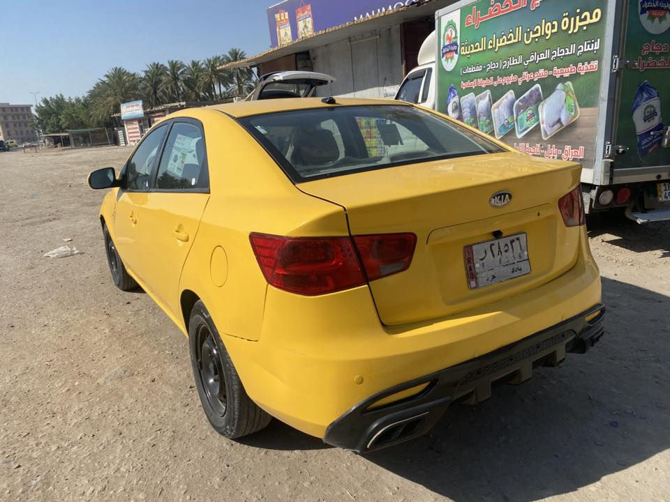 السلام عليكم كيا فورتي 2013 رقم بغداد 
حادثها جاملغ امامي وبنيد 
وبيها ضربة صغيرة بل جاملغ الخلفي مال دراجة صبغة جديدة 
هيئة وغرامة مصفرات تحويل مباشر 
تبريد ثلج ❄️ كير ومكينة خير من الله لاتنقيص لاتبخير السعر 76 وبيها مجال قليل جداً 
مكان السيارة بابل محاويل للتواصل 
***********
