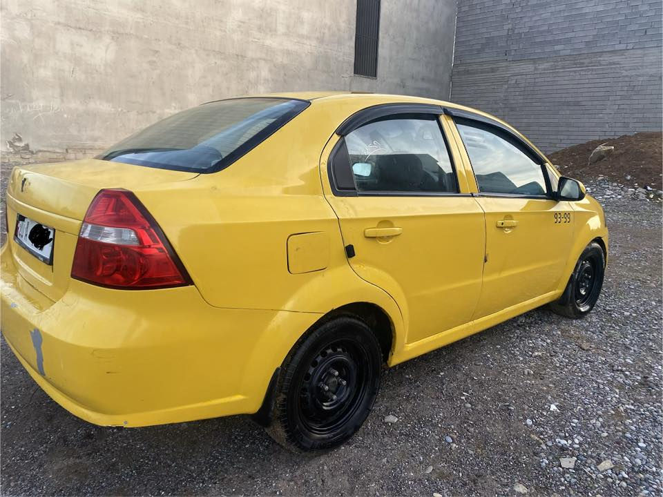 سيارة افيو 2008 وارد كوري
بيها تلقيطات 
 كير ومحرك شرط 
تحتوي على منضومة غاز 
رقم ديالى(مسطرة دولي) 
والسنوية بسمي التحويل من الموصل 
هيئة وغرامات صفر 
وبيها كابون بانزين
سعرها مناسب
للتواصل 
***********
