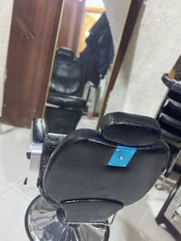 كرسي حلاقة كلش نضيف وجديد   مكان بغداد  بيع مستعجل اليوم او باجر   077...