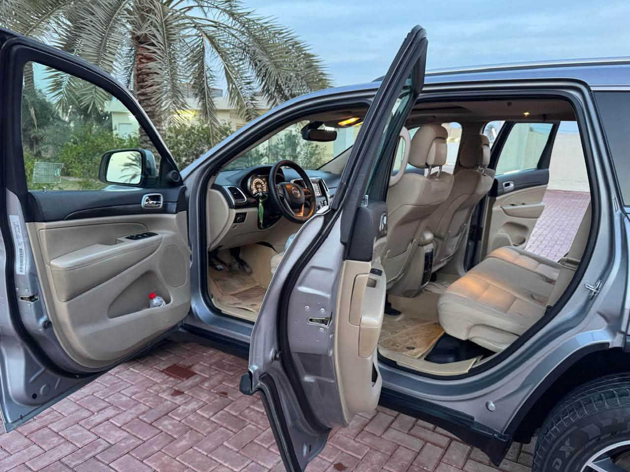 السلام عليكم
جيب لاريدو 2019خليجي 
المواصفات 
السيارة ماشية 81
فتحة 
بصمة 
كشن 2كهرباء 
شاشة كبيرة
بصمة تشغيل عدد2اصلي شركة
السيارة وكالة ليث العبيدي
السيارة فقط راس الجاملغ كما موضح ب الصورة 
السيارة اب اسمي تحويل مباشر 
رقم بعداد
عنوان السيارة ديالى بعقوبة تقاطع القدس 
للاستفسار لاتصال على الرقم ***********
