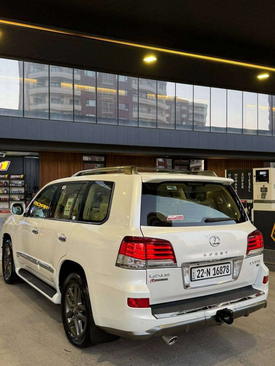 السلام عليكم سياره لكزس Lx700 بريمي اصل موديل 2013 ماشيه143الف قابل لزياده كفاله عامه ما عدا كارت بل بنيد شبر رقم اربيل تحويل مباشر السعر 400 وبيها مجال قابل لتفاوض لاستفسار لاتصال على الوقم ***********
