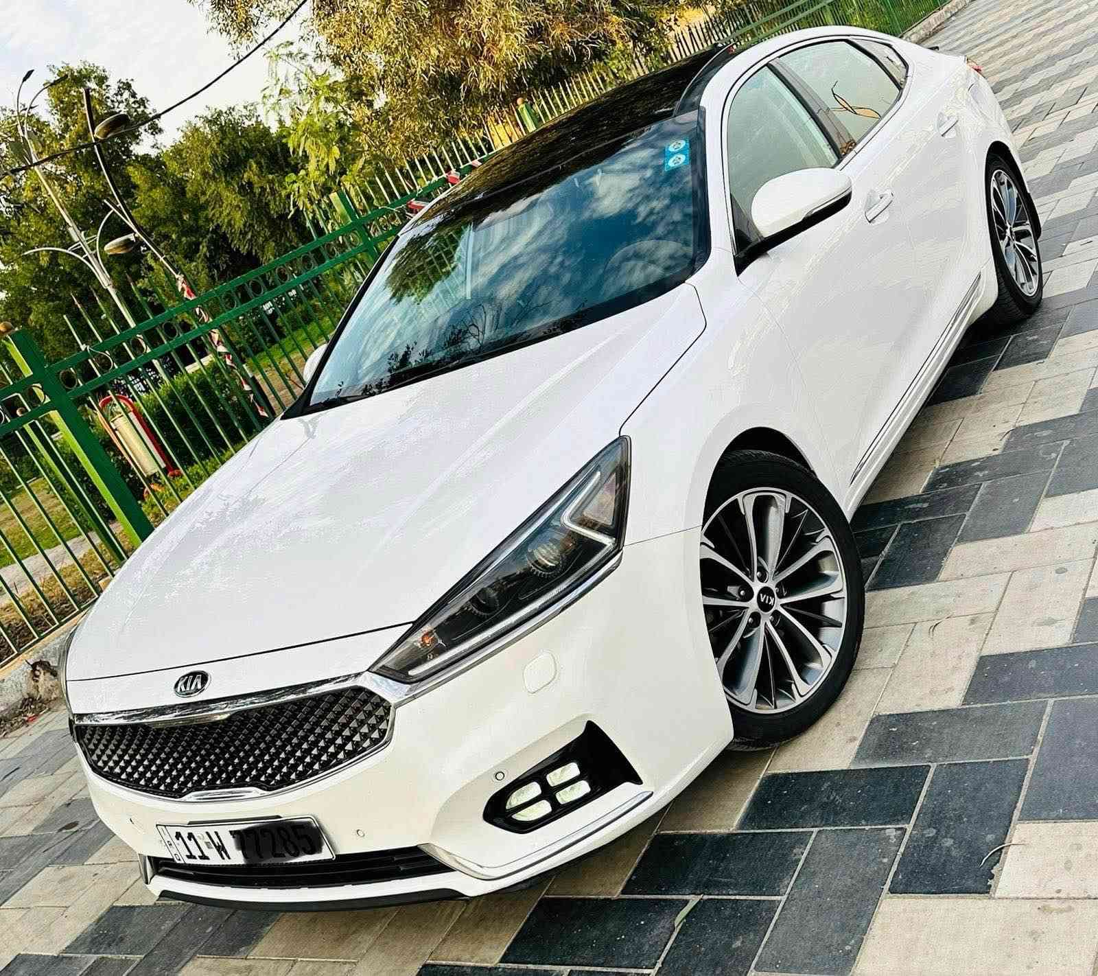 كيا كادينزا خليجي vip مكينة3.5 فول مواصفات للاخير ماشية 134 كيلو 
مري شفط +ترحيب +كلاب ويه الR
كشنات تدفئة +تبريد /تدفئة ستيرن / اوتو هولد / هاندبريك بصمة /مثبت سرعة /عليها سماعات محيطية عدد 9 بلاد / بردات كهرباء /درايف مود /داخل جلد لون جوزي بلاد حساسات محيطية 360 /وبيها مواصفات متخلص 
بيها صندوك مصبوغ اثر طحة وعندي بيها سونار 

الاتصال *********** بغداد, العراق
