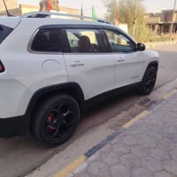 جيب شيروكي 2400 هاذ رقمي 07705597610 السعر 118