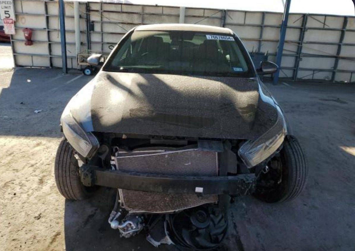 السلام عليكم فورتي 2023 رقم بغداد صور حادثها موجوده بالمنشور طلع بيها كلير بالباب الخلف السايق والجاملغ *********** مكاني بغداد البلديات( 155)  سعر المطلوب وبيها مجال
