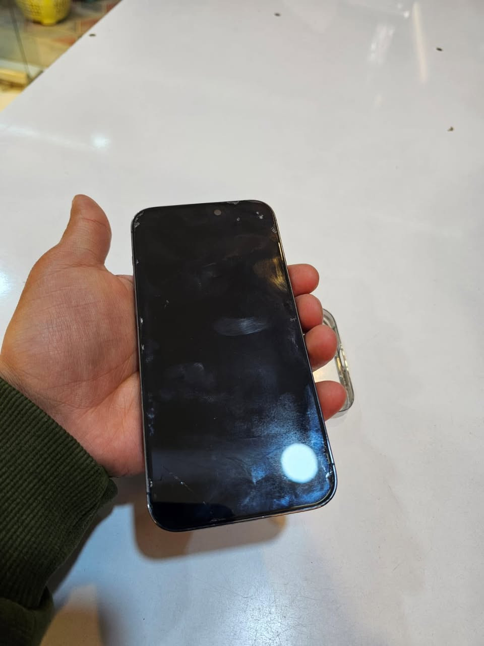 السلام عليكم ايفون ١٤ برو ماكس نضيف جهاز كلشي ما مبدل بي بطارية ٨٢ ذاكره ٢٥٦ بس ضهر طاك يتبدل السعر مالته ٧٨٠ وبي مجال بسيط *********** للاستفسار
