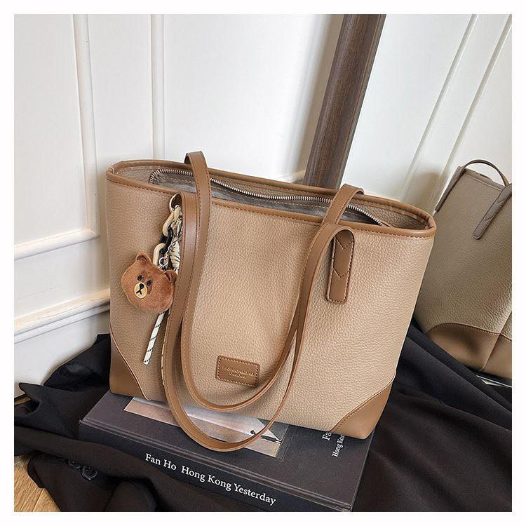 ❣️جــديــد  الانسه ❣️

حقيبه (جامعيه ) حجم كبير  مختومه من داخل جلد سوفت طري داخل الحقيبه مقسم بسحابات ومختومه 

 شغل اصلي كوالتي عالي ضمان 

  
لمراسله
واتساب📲***********
انستغرام 📲4use0 📲
العنوان // شارع 13 // قرب مجمع المقيم // مقابل ازياء الجوهره
يتوفر توصيل داخل النعمانيه 🛵 وباقي المحافظات 🚖
