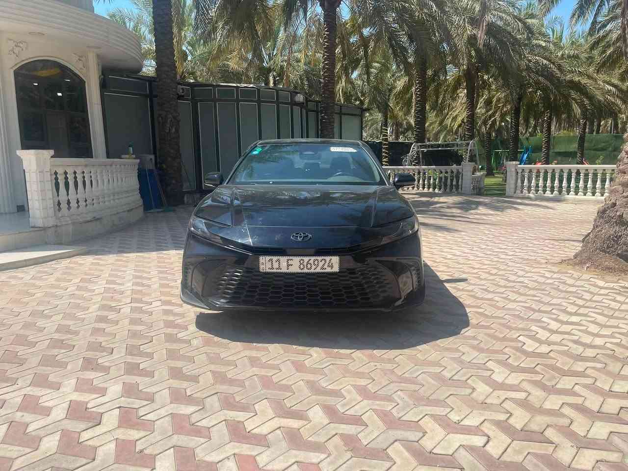 السلام عليكم
كامري هايبرد 2025  CAMRY SE NIGHT SHADE HYBRID  للبيع او المراوس 
الون : ( اسود )
حجم المكينه : 2500 
نظام الحركة : 2WD سحب 
ناقل الحركة : اوتوماتيك Ecvt
المواصفات :

1. شاشة صغيره  كاربلَي اندرويد اوتو 
2. كامرة خلفية 
3. بصمه 
4. شحن وايرليس
5. رادارات جانبيه
6. تشغيل عن بعد 
7. قطعتين تبريد
8. هندبريك بصمه
9. كشنات جلد ، كهرباء 
10. ثلاث انظمة قيادة 
11. شفتات ستيرن
12. تحديد مسار وقياده ذاتيه
13. ويل 18 تاير برجستون
*مرقم بغداد  

*السيارة جديده استيراد شخصي ممشى 15 الف ميل قابل للزياده ممشى امريكا 12 الف ميل ضررها خلفي بدون ايرباك صبغ فقط قبغ الجنطه و تعديل الجاملغ الخلفي بارد .
 لمعرفة السعر و صور الحادث المراسله ع الخاص 
او الاتصال ع الرقم *********** يتوفر وتساب ايضاً 
علماً ان السياره في بغداد الكاظميه
