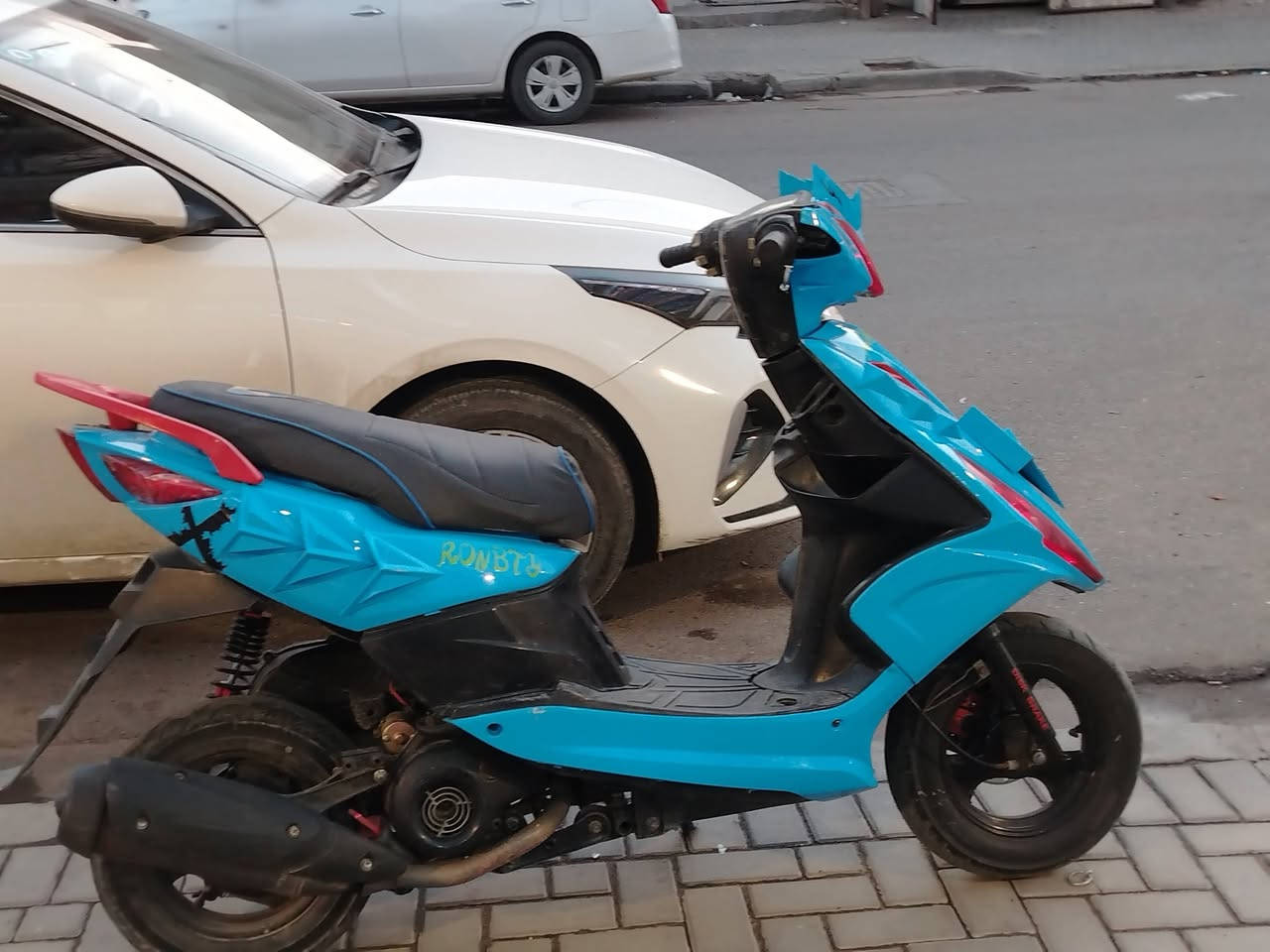 السلام عليكم دراجه ماكس مضلع مكينه بلادي خير من الله الدراجه نضيفه تجي تشوفها احلى من الصور السعر(550) جماعه ال400 ابد لا تخابر فدوه اروحلك رقم الهاتف *********** العنوان البياع تقاطع درويش المعالف بيها كم شغلات بسيطه يرادلها..
