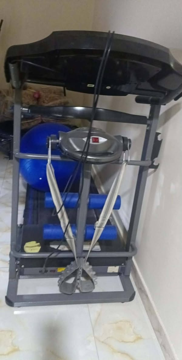 السلام عليكم ميز طعام ١٥٠ الف
جزامه ٢٠ الف

 جهاز جري٧٥ الف 

اوتي عامودي٣٥ الف الماني
طبله بلاستك حجم كبير ١٠

العنوان البنوك شارع مرطبات الصفصاف

***********
