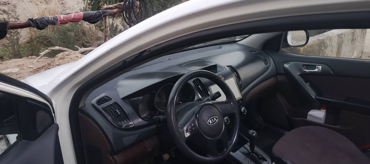 سيراتو موديل 10 مكفوله ماعده باب السايق صبغ اثر شخطه منغير فتح ولا دواخل حداديه جديده كير جديد تخم تاير تبريد شغال اتريد امداور اتريد وكاله السعر 90 اوبيه مجال ***********
