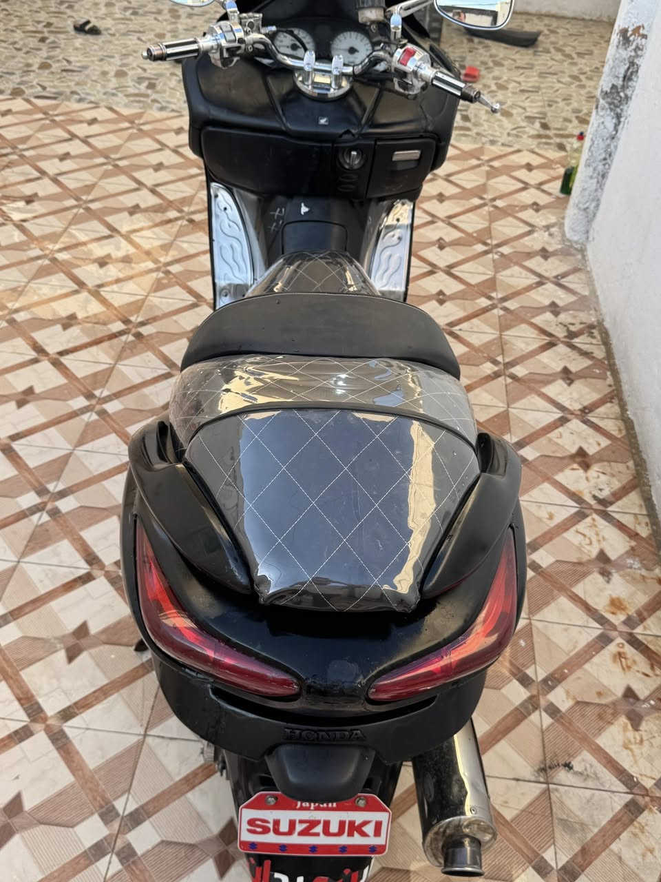 سلام عليكم دراجة صفر ثمانيه دراجه كامله وكل نقص مابيه الدراجه أوراق كامله واصله للترقيم تنطي افلوس الترقيم وترقم عندك الدراجه نضيفه وحلو بيه بس الكفرات مو كلش نضيفه وبيه عطل بس الكيج مال الحماوه ولبانزين 
حساسات كله شغال 
صالنصه رياضيه 
السعر 950 وبيه مجال بصيط كلش 
إذا مو شراي لا تعبني رحمه لمك 
رقمي *********** واتساب هاذه الرقم *********** 
مكان الدراجه بابل الكفل
