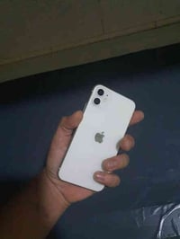 ايفون ١١ عادي • ١٢٨ • مبدل بطارية