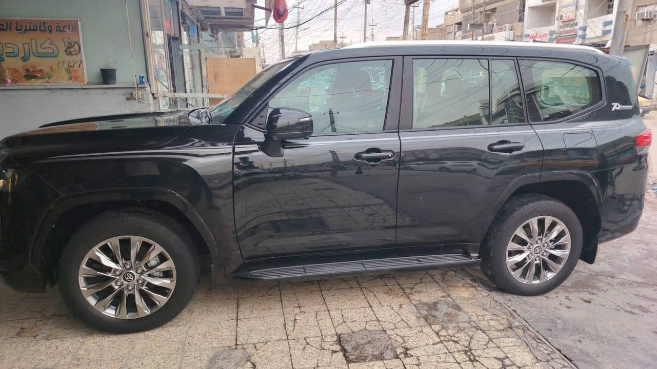 لاندكروز البيع موديل 22
موصفات GXR
صندوق كهرباء شفط سبير منازل مكينه ٦ سلندر تنفس طبيعي سياره جديده بعنه الكلامه مغلفه بيبياف ولسياره كفاله عامه 
رقم بغدادبسمي
شركه ساس
ماشيه40 الف
السعر اتصل وخادم***********
