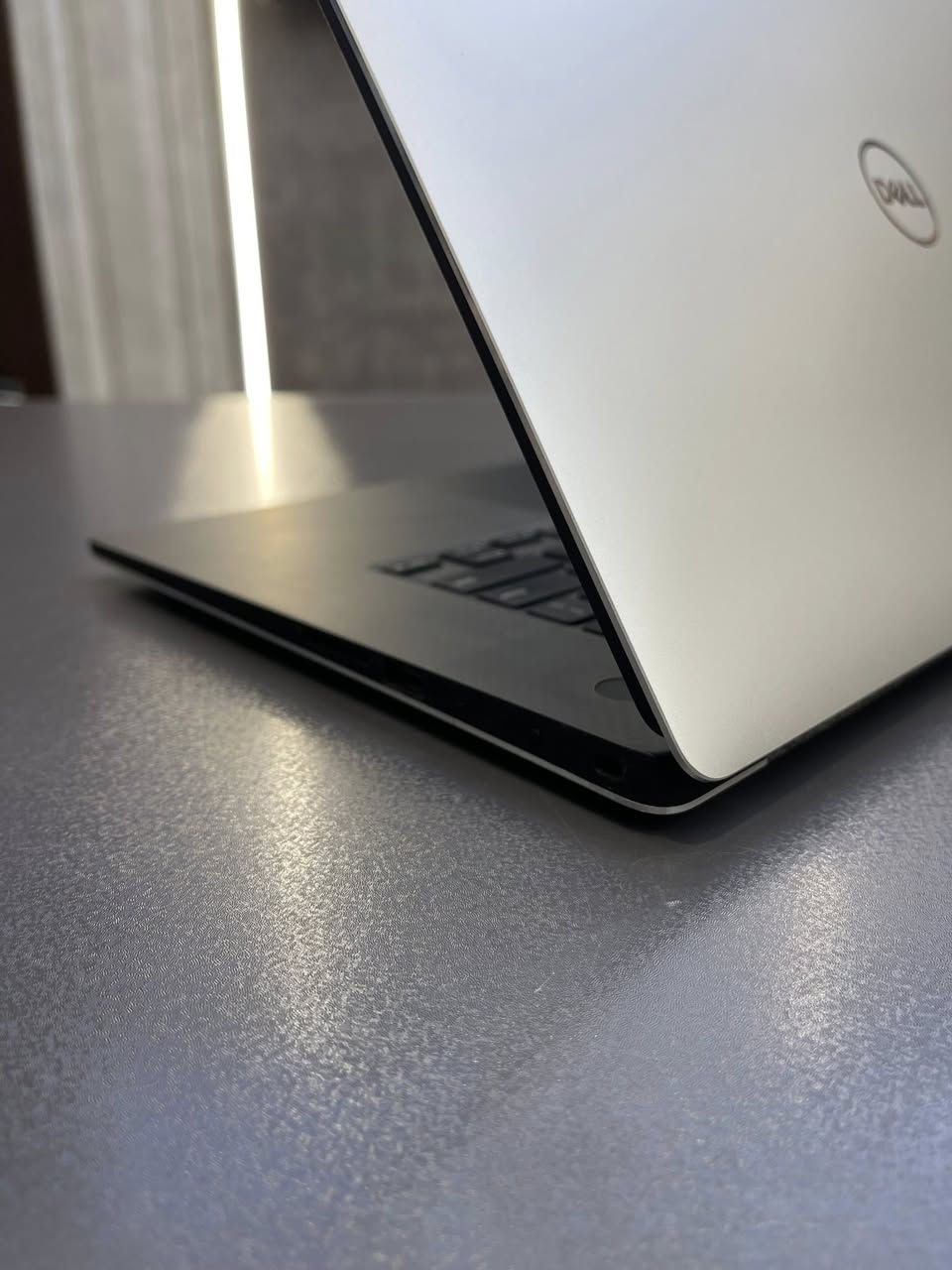 لابتوب قوي جداً ومتميز i9 جهاز المهندسين والمصممين 💻💻
 WORKSTATION
كارت شاشة خارجي NVIDIA QUADRO T2000 4GB
ومعالج i9 جيل 9
لابتوب هندسي ولبرامج التصاميم وللالعاب متميز 🔥👷‍♂️
￼بسعر الجملة وبسعر الاستيراد كمية محدودة 

‎السعر: 750 ألف دينار فقط والتوصيل مجاني ✅  

DELL PRECISION 5540 WORKSTATION 
يوفرلك احتياجاتك للبرامج الهندسية 👷‍♂️وبرامج التصاميم
وللالعاب
افخم اجهزة DELL
معالج i9 فئة H الجيل التاسع

9TH GENERATION i9-9880H

المواصفات:

معالج: ‏INTEL CORE i9-9880H 
جيل 9 معالج فئة H عدد الانوية 8 CORES
16 THREAD Turbo. Boost Clock Up to 4.80 GHz
-رام: 32GB DDR4 قابل للزيادة
-ذاكرة: 512GB NVME M.2 SSD
-كارت شاشة خارجي: NVIDIA QUADRO T2000 4GB VRAM
-كارت شاشة داخلي: intel UHD GRAPHICS 16GB
حجم الشاشة : 15.6 FHD دقة IPS  
‎نظام التشغيل: Windows 11 Pro  اورجنال
‎كيبورد ضوئي ليزر عربي/إنكليزي  
‎مداخل: Type-C و USB HDMI 
بصمة اصبع

‎ ضمان لمدة 3 أشهر من تاريخ الاستلام  
نسبة نظافة الاجهزة اكثر من 99% كما موضح بلصور 
يحق للزبون فحص الجهاز بلكامل قبل الاستلام من المندوب 
في حال اختلاف المنتج عن الموصوف لك كامل الحق برفض الطلب دون دفع اي اجور توصيل
 
-تنصيب البرامج الهندسية مجاناً
AutoCad 3DS MAX MATLAB PHOTOSHOP ADOBE…. 

مع كل جهاز هدية حقيبة وماوس وايرلس بلوتوث🎁  
‎توصيل مجاني لكل أنحاء العراق

‎السعر: 750 ألف دينار فقط والتوصيل مجاني ✅  

‎للطلب أو الاستفسار:  
‎مراسلة الصفحة أو الاتصال على الرقم ***********  
‎عنوان المكتب أربيل-شارع سلطان مظفر
