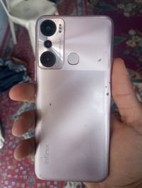 عندي Infinix HOT 20i البيع ذاكره 128 نظيف ما داخل تصليح ب 70 رقمي 0788...
