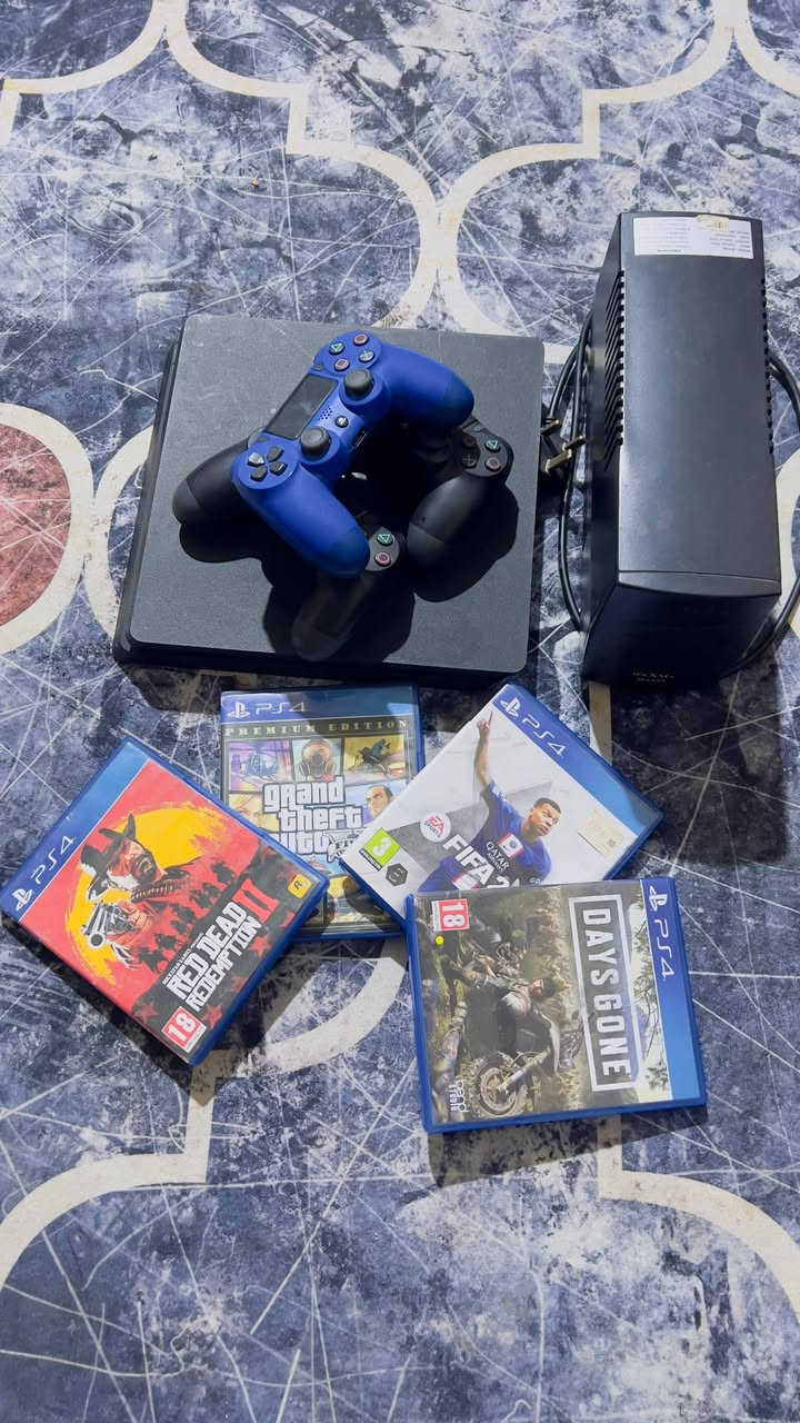 بلي 4
اونلاين 
نضيف جدا استخدام قليل كل ما موجود في الصور للبيع معه ملحقاته بغداد الشعله *********** واتساب بدون عمله قفل 300 الف
