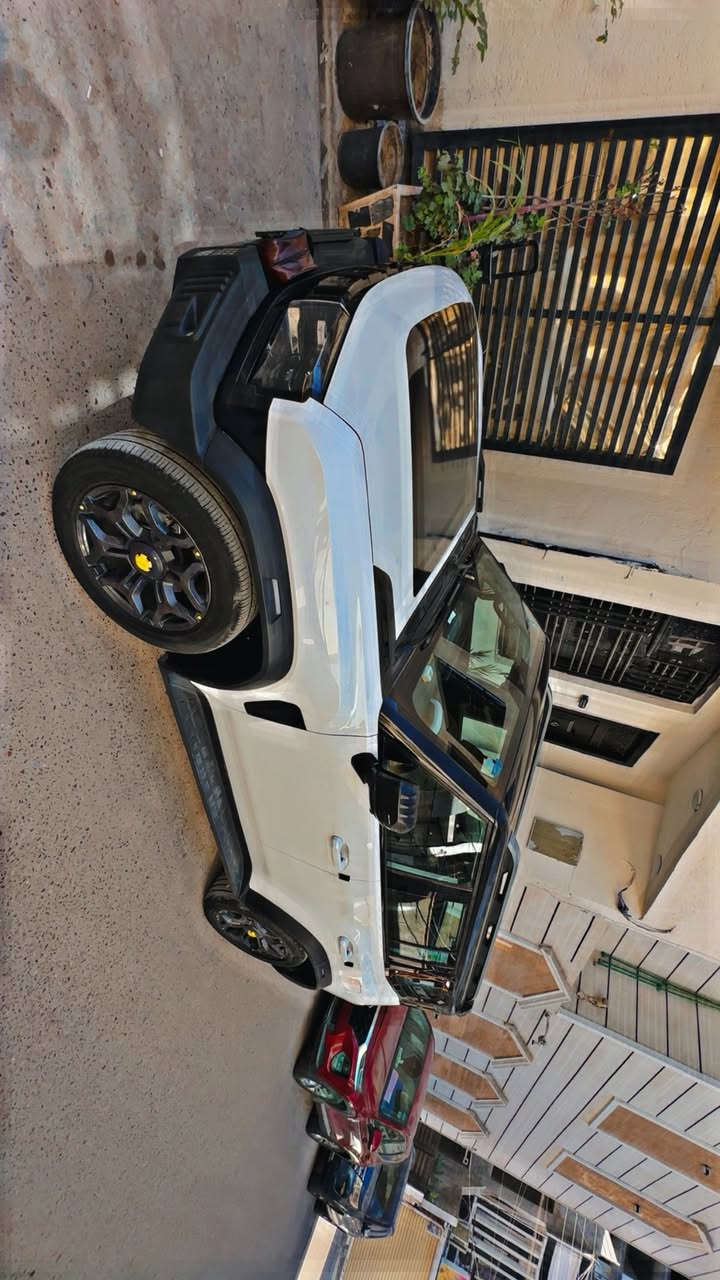 جيتور T2 2025
جيتور T2

الموديل: 2025 (هارلم)

العداد: 33كم قابل للزيادة 

اللون:   ابيض. داخل عسلي

المحرك: 4 أسطوانات L 2.0 تيربو 254 حصان حقن مباشر

عزم الدوران (نيوتن-م): 390

ناقل الحركة: اوتوماتيكي دبل كلاتش من 7 سرعات

نظام الدفع: نظام دفع رباعي متطور من BorgWarner

الضمان الأساسي: 6 سنوات وعداد كيلومترات مفتوح

ضمان المحرك: 10 سنوات او 1،000،000 

بعدها داخل الضمان و الصيانة كلها داخل الشركة 

المواصفات:

*فتحة سقف بانوراما 1.1م

*إطارات قياس 20 إنچ

*الصندوق شفط

*الشباك الامامي المضاء  بجيتور 

*مثبت سرعة مع رادار تفاعلي

*نظام القيادة شبه الذاتية

*نظام الكبح التلقائي في حالة الطوارئ

*نظام تحذير الاصطدام الامامي والخلفي

*كاميرات محيطية 540 درجة

*حساسات أمامية وخلفية

*نقطة عمياء

*نظام تحذير مغادرة المسار

*نظام المساعدة للبقاء في المسار

*شاشة التحكم بقياس 15.6 إنچ

*شاشة القيادة بقياس 10.25 إنچ

*نظام صوتي متطور 12 سماعة من Sony

*نظام أبل كاربلاي وأندرويد أوتو لاسلكي

*نظام اوامر و تحكم صوتي

*مقصورة الركاب من الجلد الفاخر والكنتارا

*مقعد السائق والراكب كهربائي

*مقاعد السائق والراكب مبردة

*مقاعد السائق والراكب مزود بذاكرة لحفظ 3 وضعيات الجلوس

*إنارة ترحيبية مع إنارة محيطية متعددة الالوان

*عتبات الأبواب مضيئة

*مصابيح أمامية وخلفية أوتوماتيكية LED 

*التكيف التلقائي للضوء العالي

*نظام تقليل الضجيج النشط مع زجاح مزدوج

*المرايا الجانبية قابلة للطي كهربائياً ومدفئة

*دخول ذكي و تشغيل عن بعد

*خاصية إغلاق نوافذ وفتحة السقف عن بعد

*شاحن هاتف لاسلكي سريع

*نظام تنقية الهواء PM2.5 وفلتر N95

*مسند الذراع الوسطي مع ثلاجة

*انماط قيادة متعددة للطرق الوعرة

*وسائد هوائية امامية و جانبية عدد 6

*ماسحات الزجاج الأمامي مع حساس للمطر

*دوسات جانبية

*نظام الفرامل الأوتوماتيكي Autohold

*نظام التحكم بنزول المنحدرات

*نظام المساعدة لصعود المرتفعات

*نظام مراقية ضغط الاطارات
 الاضرار—- شبر صبغ  حافة البنيد
السعر 250$ وبيهه مجال

مكان السيارة بغداد /المنصور

***********التواصل ع الرقم واتساب
