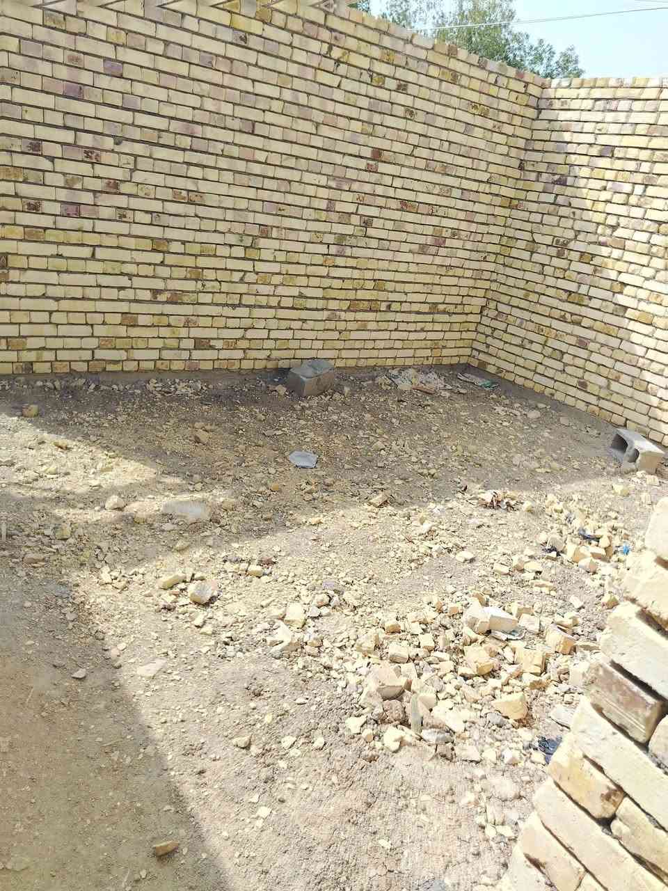 السلام عليكم هيكل للبيع مساحه 200متر ركن حي الجوادين شارع المدرسه الصينيه مقابيل الطابو يبعد عن الشارع العام 300متر السعر 35مليون وبيه مجال قليل كلش الشراي يخابرني ***********
