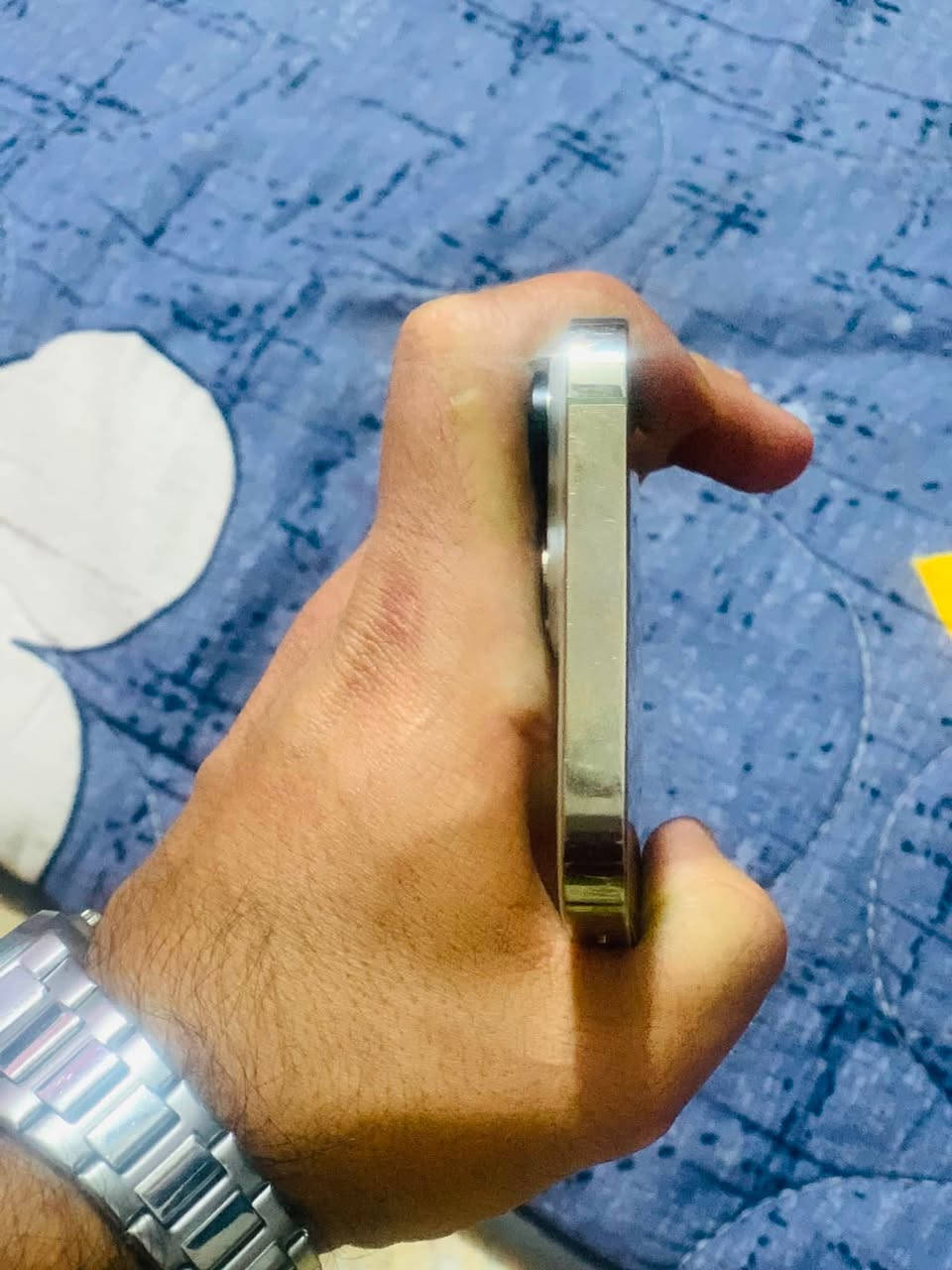 سلام وعليكم من رخصت ابو لكروب جهاز 14برو ماكس مبدل شاشه بس ولبطاريه كدام عينك 55جهاز مال لبيت لو مامحداجين مانبيعه جهاز نضيف اخو جديد والله  
سعر 525وبي مجال قليل 
بكاني لبصرة لدير 
لرقم***********
وبيهن واساب
***********
واني بختمتكم
وماعندي توصيل اسف

