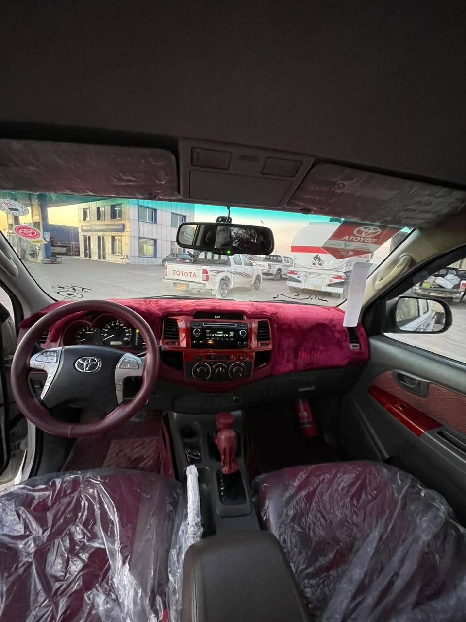 سلام عليكم بيكم. مرزيا هايلوكس 2015  سيد نهرو. كير توماتيك. كير محرك بشرط مامفتوح برغي كلها وضع شركه ماشي190. رقم هزا سنويا جديد و بسمي  سيارا كفاله عامه من دعاميا لي. دعاميا  *********** وتساب ***********
