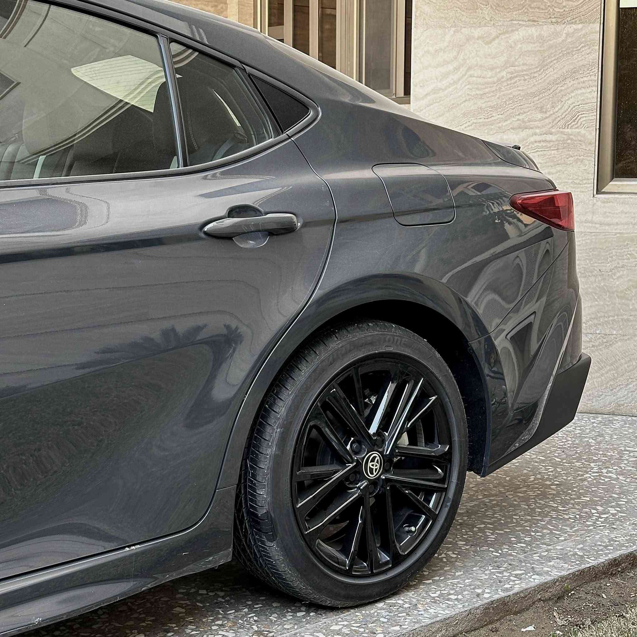 السلام عليكم
تيوتا كامري SE 2025 وارد امريكي 
محرك 2500 هايبرد ماشية 7000 KM
رقم بغداد بأسمي تحويل مباشر وهزة جديدة
السيارة كفالة من الضربة والصبغ بيها بس دعامية شبرين صبغ
المواصفات:
3 وضعيات قيادة (ايكو، نورمال، سبورت)
اوتو هولد
مود EV
سايد بريك بصمة 
شحن وايرلس
تبريد مناخين
تبريد قطعتين 
لايت اتو
مقاعد كهرباء
جلد رياضي
السعر 235 ورقة وقابل للتفوض
العنوان: بغداد، الدورة، ابو طيارة
حمزة: ***********
