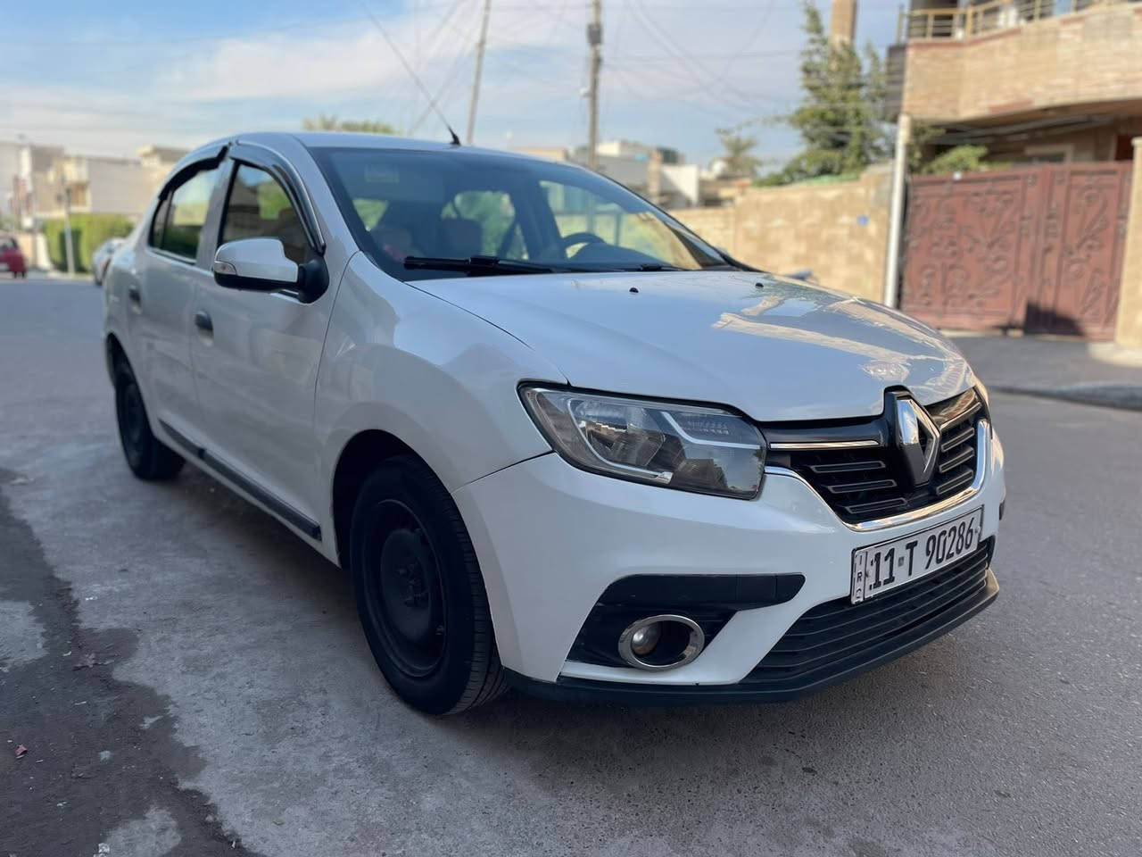 ***********  جديده  وحلوه
رينو سمبل  ٢٠١٨ خليجي استلام شركه 
سياره بدون  نقص وكلش نظيفه
بيها صبغ شويه مأشر بالسونار  بدون ايرباك بدون دواخل 
كتلوكات الشركه
محرك ١٦٠٠ جديد 
لد امامي خلفي 
تحكمات ستيرن 
ايرباكات 
جام كهرباء 
تبريد  ثلج 
صندوق بصمه 
كشنات جلد ومخمل 
صدر امامي خلفي جديد 
تخم تاير وباتري جديد 
اشاير بالمري
تحويل ثاني يوم باسمنه بغداد
مكاني اعظميه  سبع ابكار 
سعرها ٦٩ ورقه 
اتصال فقط  مكلف بلنشر 
***********
