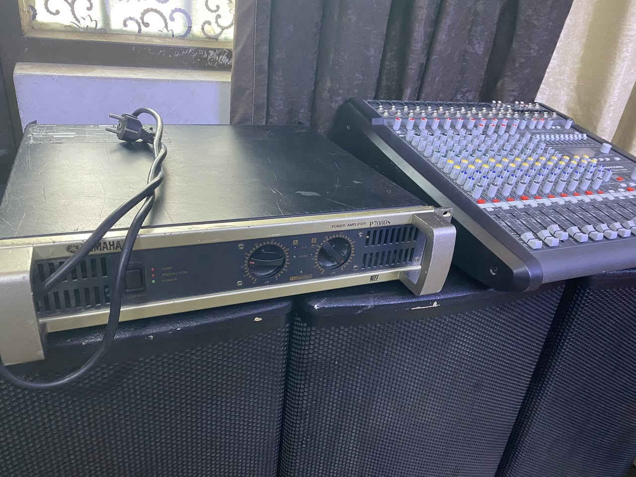 سلام عليكم
اخوان منظومة صوت متكامله 
جهاز  داينكور كوبي امتياز ابو ظمان
سماعات FBT كوبي امتياز سبيكر وليس كهربائي 
رافع قدرة الرياض 
باور يوماها كوبي 7000واط 
ستاندات وايرات كاملات 
الله شاهد الغراض جديدات بمعنا الكلمة ماخذهم بمحرم الفات من معرض حيدر البياتي ومامشتغلات هواي الله شاهد مجالس قليله ينحسبن عل أصابع الله شاهد 
عنوان بغدادمدينة الصدر الجوادر قطاع 71
سعرهم 2مليون
للتواصل ***********
