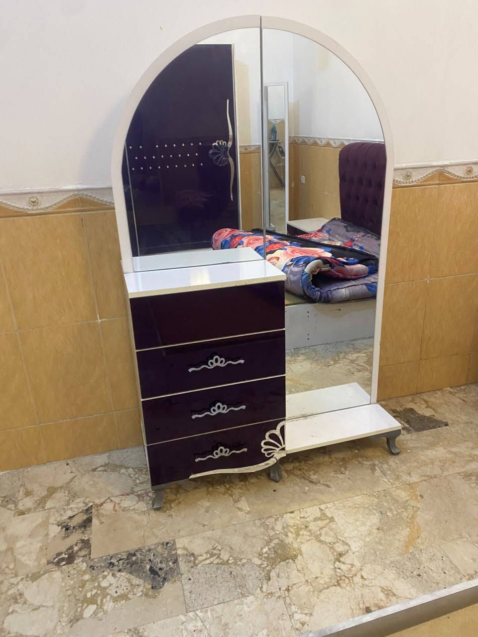 غرفه ويه دوشك بيه صوميه عراقيه كلش نضيفه تحتاج فقط سجه للكنتور  سعر 350 بيه مجال مكان شارع فلسطين
***********
