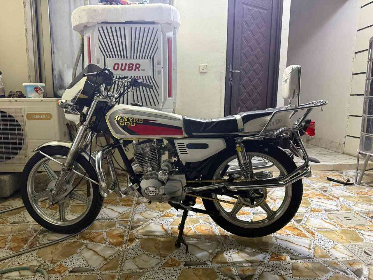 سلام عليكم دراجه للبيع جني أبو الگله كهربائيات كلها شغاله محرك لاصرف لابخار شرط بس بي صوت فيلس قليل شاصي ماله 25 محرك 24 سعرها 475 وبي مجال بسيط شراي راسل أو اتصل *********** رقمي بي واتساب

