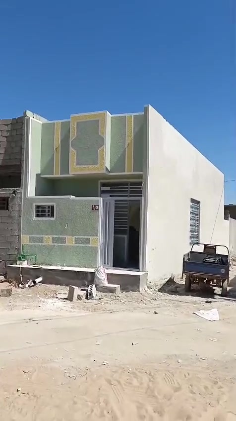🏠 ،مكتب عقارات الوطن
✨دار للبيع مساحه 50 متر   طابق واحد قرب 
مجمع سيد اسماعيل السكني السكني السعر (28) مليون بناء جديد 
منطقه سكنيه تتوفر فيها جميع الخدمات  
يتكون البيت من غرفه وصاله ومطبخ ومنور وصحيات٢ وطارمة يبعد عن الإمام الحسين ١٠دقائق بلسيارة 
طابو زراعي قرار محكمه سند 25 
للحجز والاستفسار على أرقام ابو زينب العقارات والمقاولات العامه في كربلاء مستعدون الكافة البناء وترميم البيوت 
***********
***********
المجمع على طريق الزوار والمواكب
#عقارات
