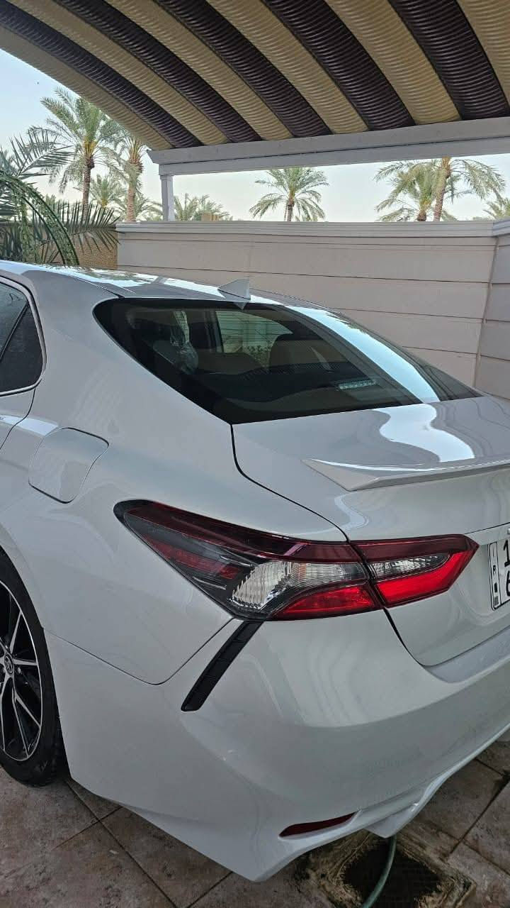 السلام عليكم ورحمة الله وبركاته
من رخصه الادمن عندي كامري وارد امريكي موديل 24 بغداد 
مواصفات se
فتحه سقف 
بصمه
كراسي جلد
كرسي كهرباء 
ستيرن كرسي تدفئه
حساسات اماميه و خلفيه 
شاشه
ايكو سبورت 
نور مل
مصابيح اماميه زنون 
اوتو هولد
اش اره بالمري 
ماشيه 3000
السيارة زيرو اللون مميز 
محرك 2500
تايرات رياضي 
صبغ جاملغ وقبغ جنطة لاغيرها والضربه ماواصله للشاصي وصور الحادث موضحه امامكم 
للاتصال ***********
