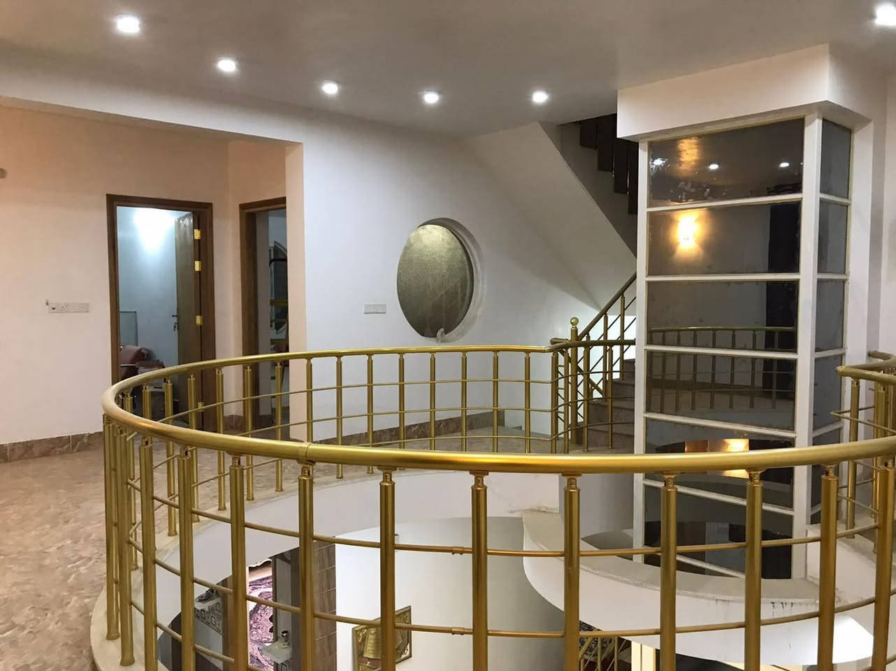 دار للبيع النجف الاشرف حي المعلمين 
المساحة ٣٥٠ متر 
يباع مع الاثاث 

للاستفسار والعرض الاتصال
***********
***********
عنوان المكتب شارع غدير كرامة مقابل حلويات رويال
