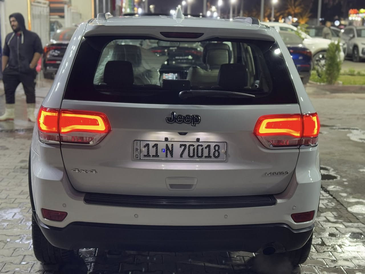 السلام عليكم 
جيب وكالة هارلم خليجي 
موديل 2018 مواصفات لاريدو
بصمة تشغيل
فتحة سقف
تشغيل عن بعد
كشنات جلد وكهرباء
شاشة وكامرة
حساس امامي خلفي
توقف ذاتي
لايتات زنون
زراك لايت
بردة خلفية
شفتات ستيرن
اوتو ستوب
نظام صوت الباين 
دمام خلفي 
السيارة مكفولة كير محرك صدر تايرات بدون اي نقص
مكفولة من الصبغ والحادث والتبديل
 
فقط بارد شبر بالجاملغ الخلفي ممبين
السعر 278 مجال بسيط
***********
