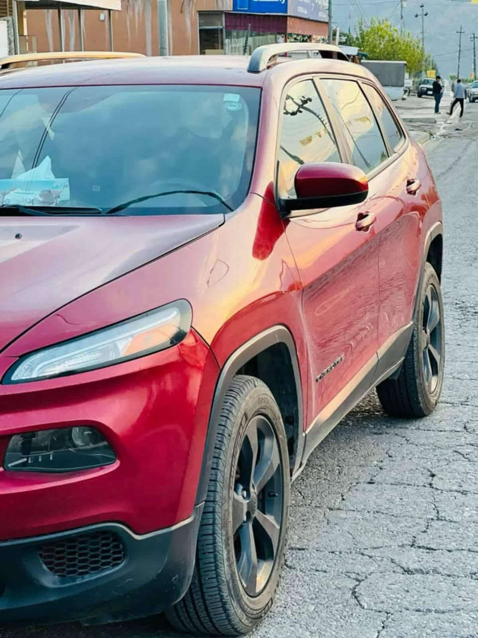 جيب شيروكي سبورت 2017 
دوقطعة سبغ بي داخلي كير مكينه شةرت مكينه 4 بستن سيارة بي مصرف زور خاوينه  كوشن سكان هيتةر فول مواصفات شغال بس بيدون سلايت 35 ورقة غرامه سعري هينه خار  سعر 140 صافي سعر 105 ورقة 
رقم موبايل *********** اكر, نينوى
