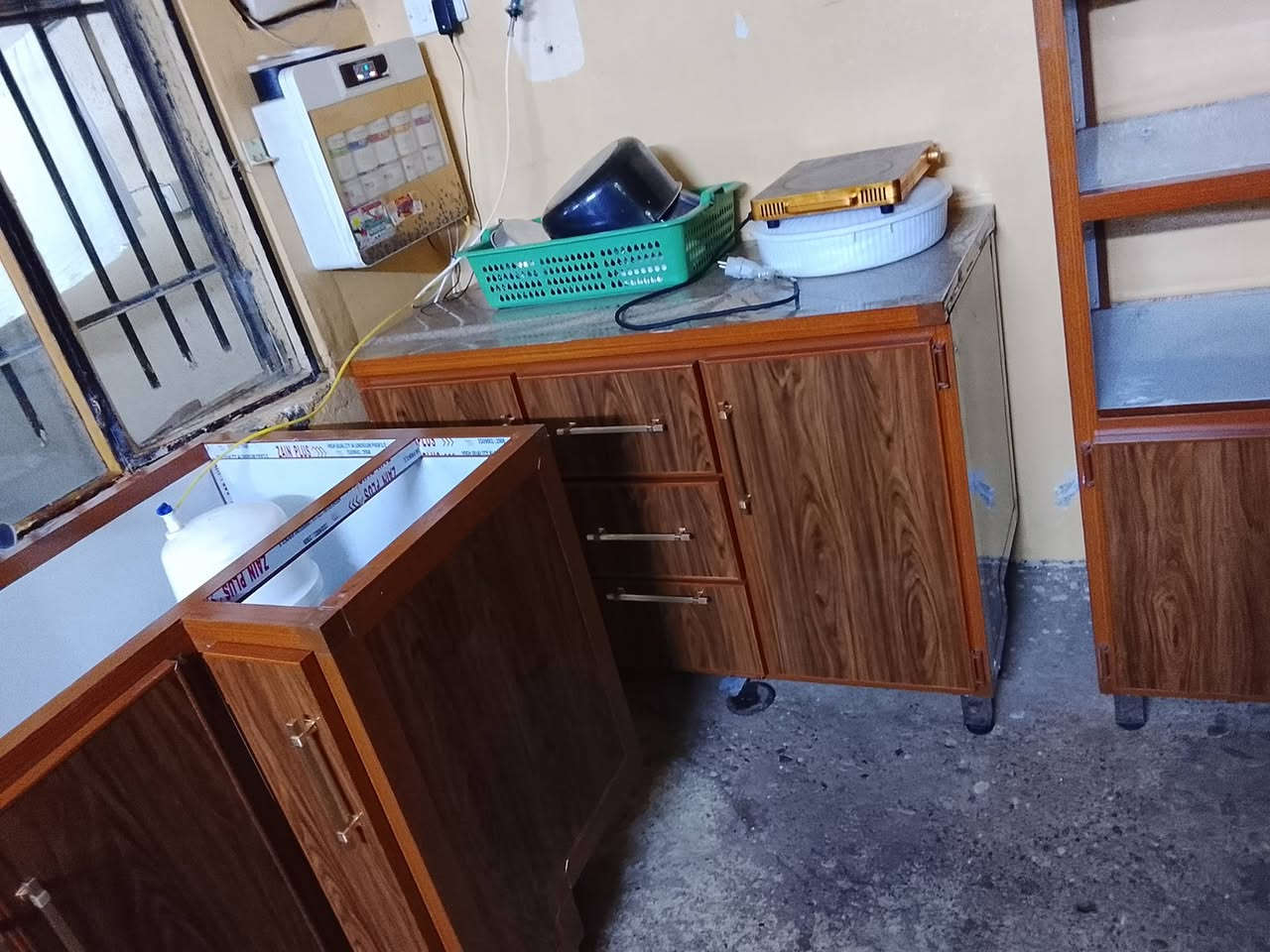 كاونتر للبيع اربع قطع السعر 450الف للاتصال ***********
