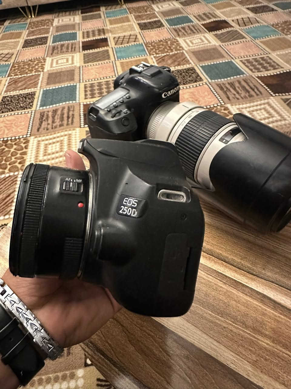 كامره كانون 7Dمارك 2 نضيفه  كلش
كامره كانون 250D 95‎%‎ 

عدسه 50mm

عدسه 70-200 تك  بيها شخوط بس ماكو اي تاثير 
 
كافة ملحقات 
مكان بابل 
***********
