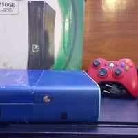 للبيع Xbox 360 مهكر + يد + كيبلات 🎮 الجهاز نظيف ويشتغل تمام ✅ ذاكرة 25...