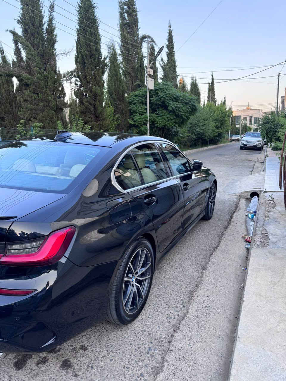 BMW -330i - XDrive 

فول مواصفات مايحتاج نذكر مواصفاتها 
ماشي 107 مايل حقيقي

ضررها قطعه بونيد وجاملغ مبدل بلادي
سيارتي اي نقص مابيها نطيفه 
سنويه جديده ب اسمي تحويل ثاني يوم 

السعر 230 ورقه وبيها مجال 

*********** أربيل, العراق
