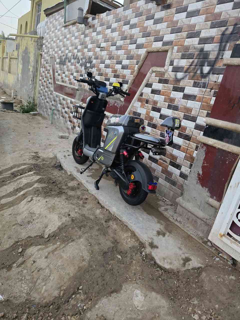 السلام عليكم دراجه كهرباءي للبيع دراجه نضيف شوفت عينكم النضافه فول للأستفسار الأتصال برقم  ***********

