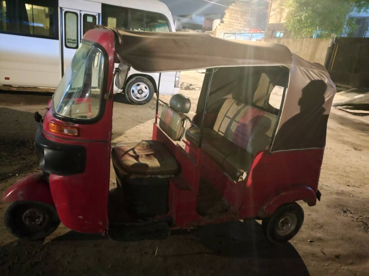 السلام عليكم تكتك باجاج نضيفه اوراق بصره اصولي كهربائيّ كله شغاله سعر 2000 بيه مجال حك جيه *********** مكان بصره
