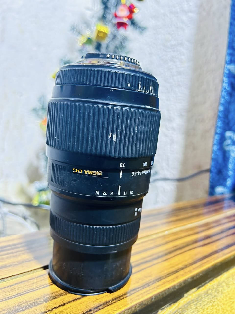 كأمره نيكون 610فول فريم المعروف لا يعرف. كامره كلش حلوه صورتهه تخبل مال واحد محتاج كلش.  وعدسه 300/70 و هذا نسيت اسمه ينحط جوه كامره.    ورام.    سعر 550الف. بدون هذن بس بدي 450الف.  شراي خاص فقط المكان البصره القبلة حي المهندسين رقم ***********فقط وتساب
