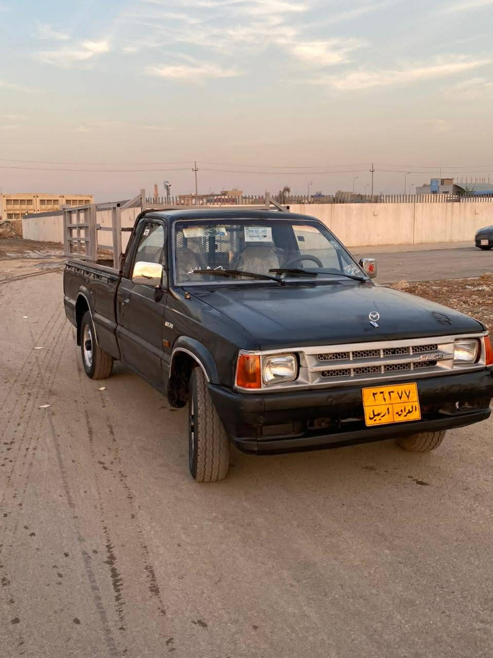 پیکاب مازدا تاک مۆدیل ١٩٩٠ لیدانئ هیج نیە بەس ماشەللەی دەوی زۆر خاوین مایتەوە گیری بەشەرتە مەگینەی سەرفی هەیە  ئەکسلی بەشەرتە بەناو کردەن بەشەرتە 
*********** نرخ٣٥وەرقە
