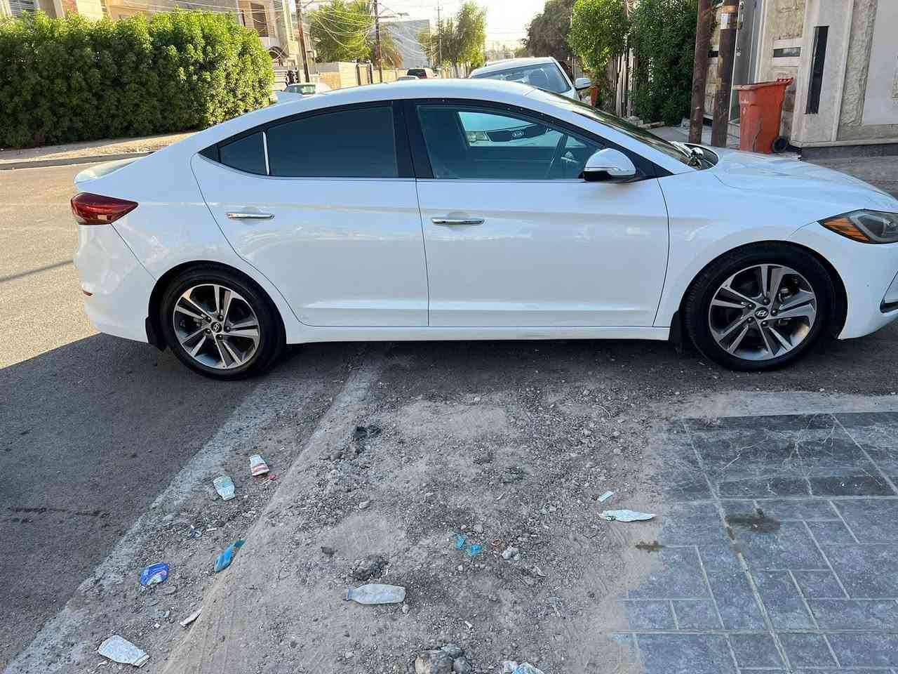 موديل ١٧ امريكي سعرهه ١٢٨ وبيهه مجال ويرهم مراوس حسب لقناعه بيهه قبق جنطه وبنيد تكشير هم مصبوغ ***********
