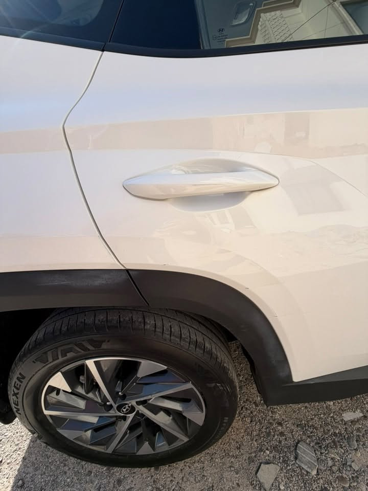 🚗 هيونداي توسان 2024 (وارد خليجي) للبيع 🚗

* الموديل: 2024 (وارد خليجي).

 * المسافة المقطوعة: ماشيه 39000كم.

 * نوع السقف: سقف حديد (قمارة حديد - بدون فتحة).

 * المحرك والجير: محرك 2.0 لتر، جير أوتوماتيك.

 * المواصفات والتقنيات: شاشة لمس، كاميرا خلفية، حساسات، أوتو هولد (Auto Hold)، فرامل يد إلكترونية، مثبت سرعة، تحكم مقود.

 * المواصفات الخارجية والداخلية: جنوط ألمنيوم، إضاءة LED نهارية، مقاعد مخمل، تكييف خلفي مركزي.

 * الأمان: ايرباجات، فرامل ABS، نظام مانع الانزلاق (ESP).

💵 السعر: 194 ورقة

مكاني بغداد

📞 للتواصل (واتساب): ***********
